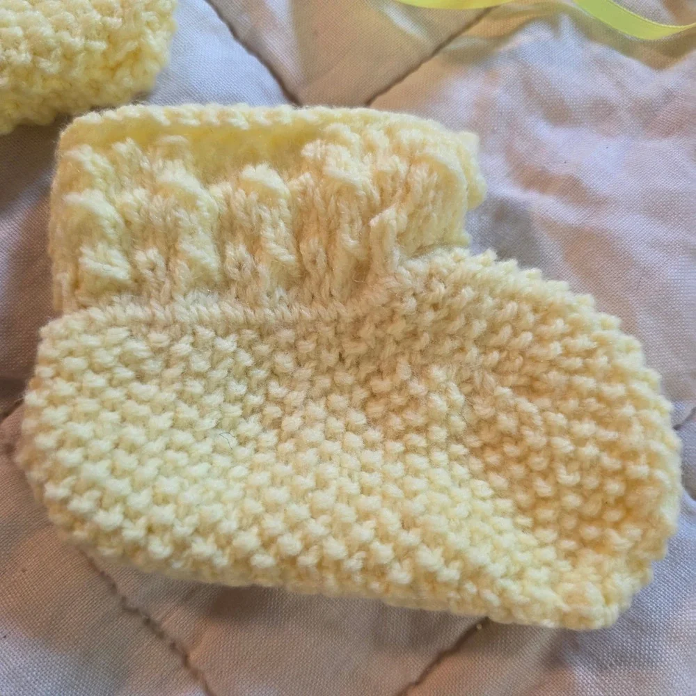 Handmade Knit Baby Booties Unisex 0-6M Yellow Ribbon Tie Vintage Style